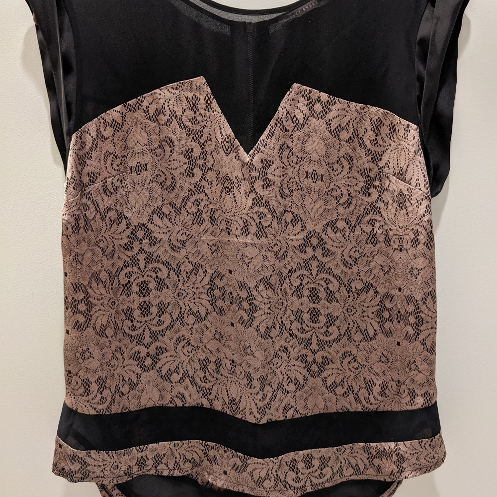 New,Beautiful short sleeve blouse. No tags.
